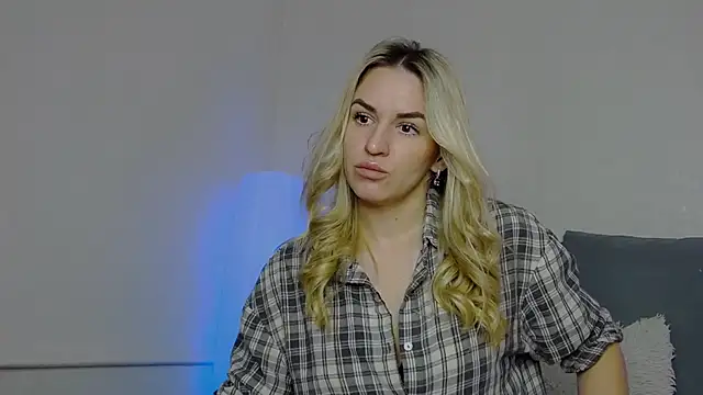 SofiJames online show from 02-16-25, 06:32