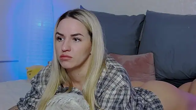 SofiJames online show from 02-23-25, 06:17