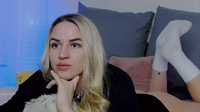 SofiJames online show from 02-25-25, 06:36