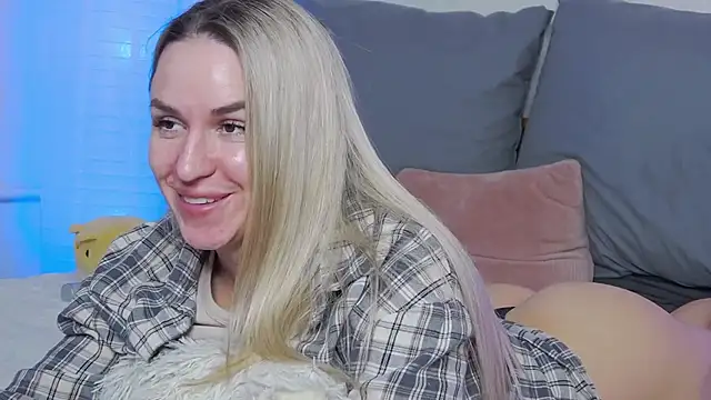 SofiJames online show from 03-04-25, 10:24