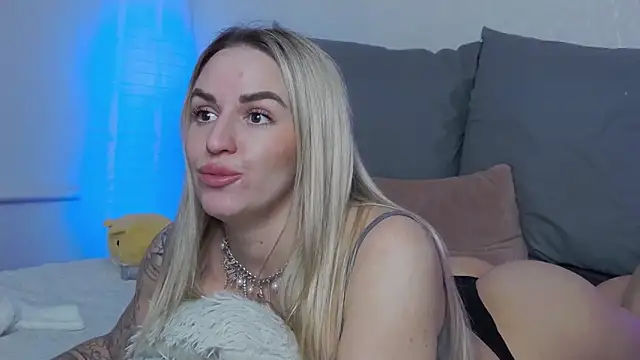 SofiJames online show from 03-08-25, 06:21