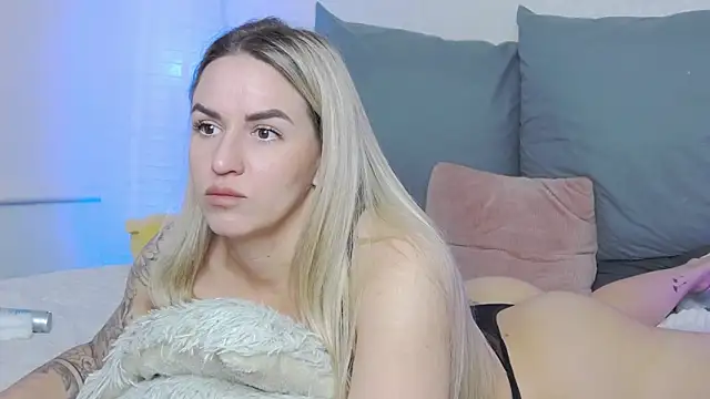 SofiJames online show from 03-22-25, 06:33