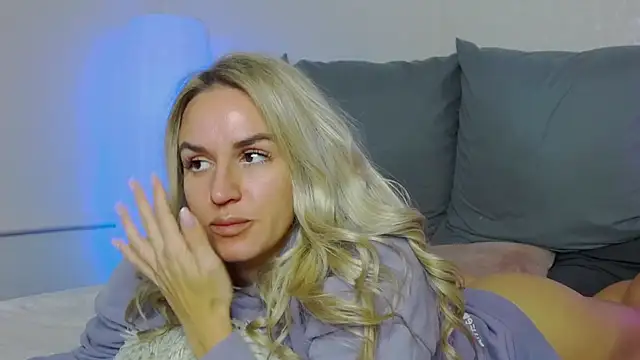 SofiJames online show from 10-07-25, 06:54