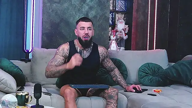 masterkingofmusclee online show from 12-31-24, 10:04