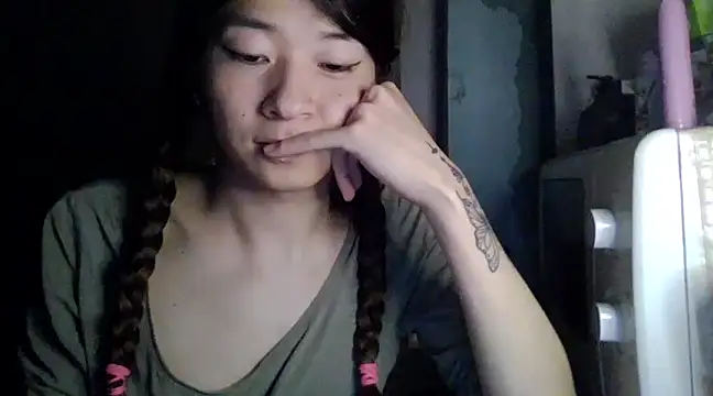 CarlyJoy online show from 02-26-25, 06:32