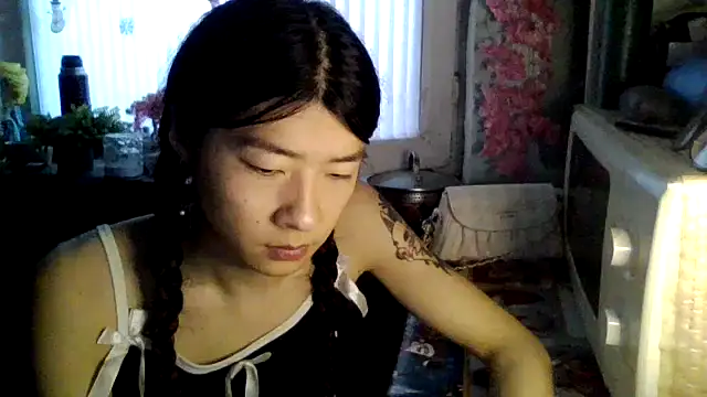 CarlyJoy online show from 04-04-26, 01:41