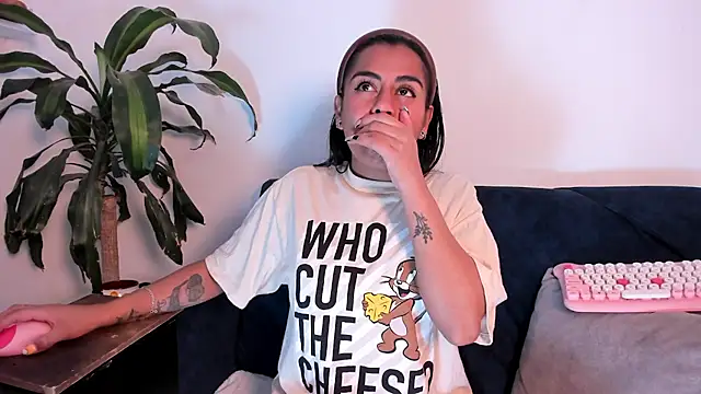 im amber online show from 10-23-25, 02:05