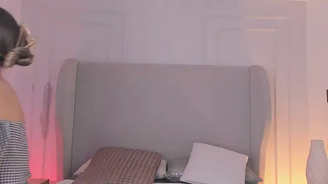 chloe d online show from 10-25-25, 01:07