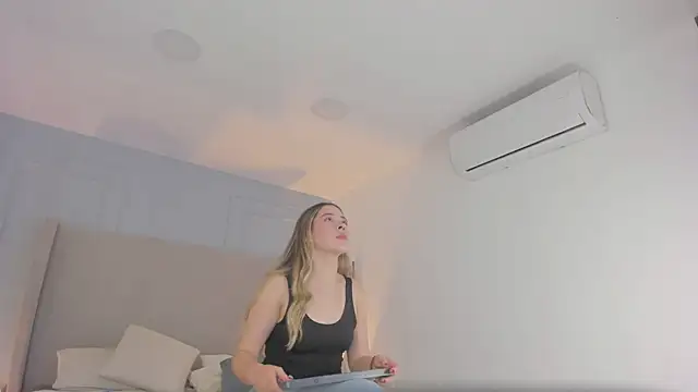 chloe d online show from 04-23-26, 12:04