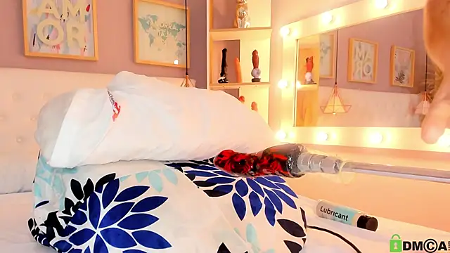 Snapshot of julyanna_ chatting on 10-16-25, 08:32 julyanna  online show from 10-16-25, 08:32