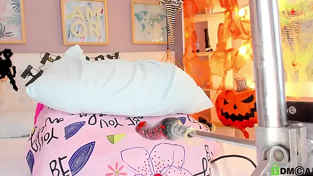 Snapshot of julyanna_ chatting on 10-27-25, 08:13 julyanna  online show from 10-27-25, 08:13