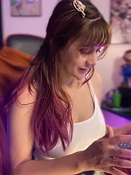 Snapshot of Pretty-10Woman chatting on 01-24-25, 07:49 Pretty-10Woman online show from 01-24-25, 07:49