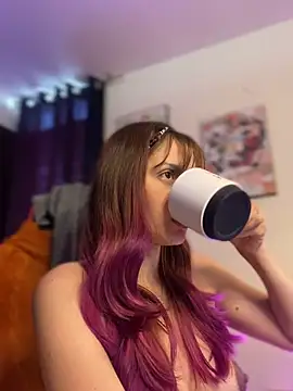 Snapshot of Pretty-10Woman chatting on 01-26-25, 06:48 Pretty-10Woman online show from 01-26-25, 06:48