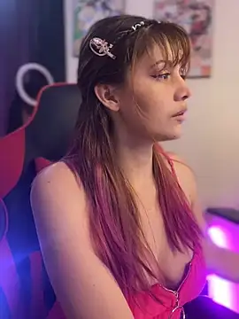 Snapshot of Pretty-10Woman chatting on 02-02-25, 06:31 Pretty-10Woman online show from 02-02-25, 06:31