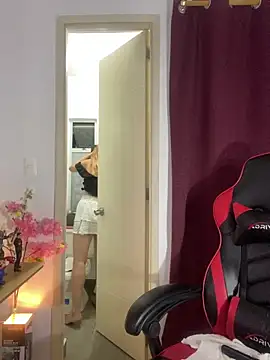 Snapshot of Pretty-10Woman chatting on 09-14-25, 03:27 Pretty-10Woman online show from 09-14-25, 03:27