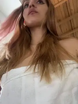 Snapshot of Pretty-10Woman chatting on 09-28-25, 09:20 Pretty-10Woman online show from 09-28-25, 09:20