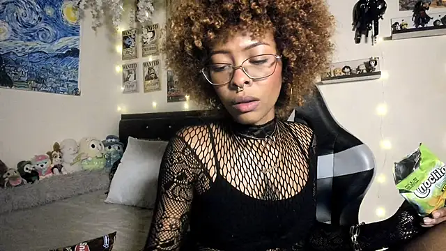 Cristal Jonasxh online show from 10-13-25, 04:34