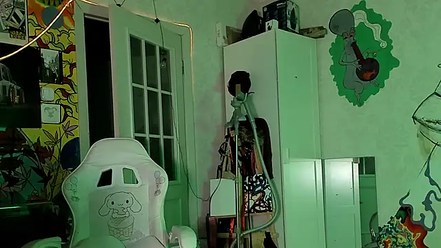 Sunny Mouse  online show from 09-25-25, 07:39