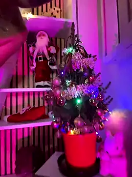 sofiah  online show from 12-20-25, 04:14