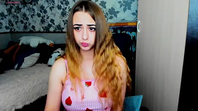 Snapshot of weakness4u chatting on 10-07-25, 05:37 weakness4u online show from 10-07-25, 05:37