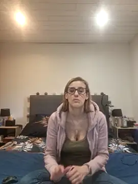 Snapshot of Madame_Callie chatting on 05-17-26, 05:53 Madame Callie online show from 05-17-26, 05:53