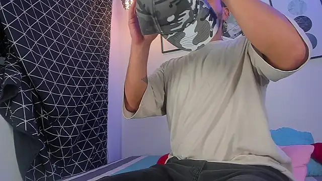 Snapshot of Juan_Castano chatting on 03-16-25, 12:45 Juan Castano online show from 03-16-25, 12:45