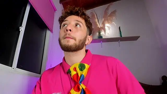 Snapshot of Juan_Castano chatting on 10-31-25, 09:32 Juan Castano online show from 10-31-25, 09:32