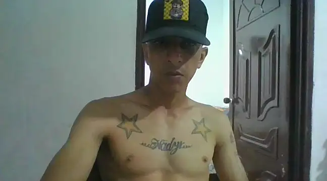 Snapshot of goldenboycol chatting on 01-02-25, 12:55 goldenboycol online show from 01-02-25, 12:55