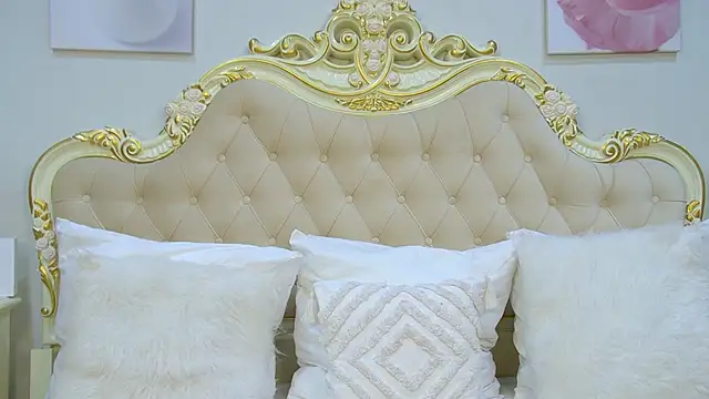 Snapshot of ViolettaCosmo chatting on 12-01-25, 06:51 ViolettaCosmo online show from 12-01-25, 06:51