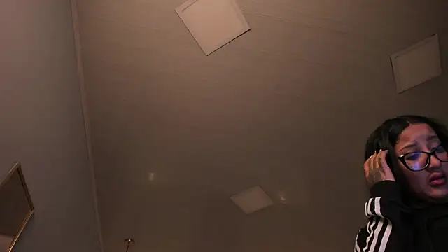 Snapshot of ayshel__ chatting on 11-13-25, 05:28 ayshel online show from 11-13-25, 05:28