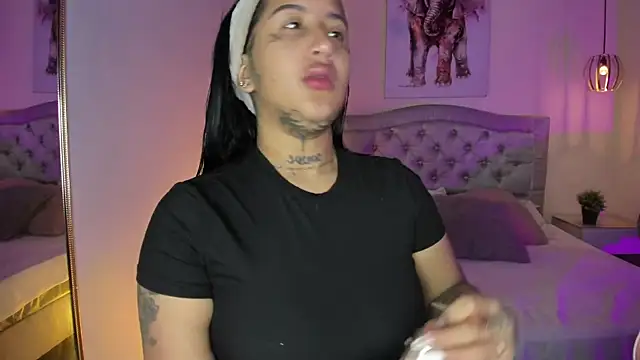 Snapshot of ayshel__ chatting on 11-18-25, 05:12 ayshel online show from 11-18-25, 05:12