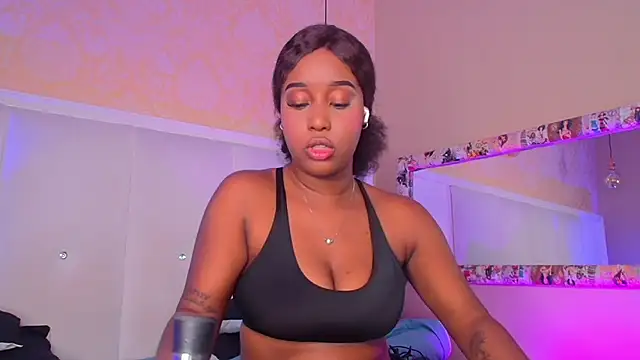 Snapshot of MichaelaCox chatting on 11-03-25, 12:28 MichaelaCox online show from 11-03-25, 12:28