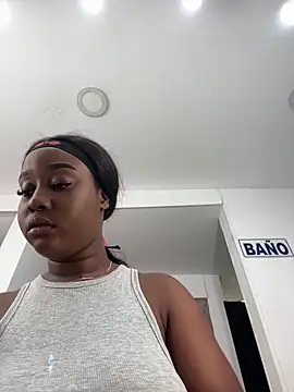 Snapshot of MichaelaCox chatting on 05-15-26, 01:07 MichaelaCox online show from 05-15-26, 01:07