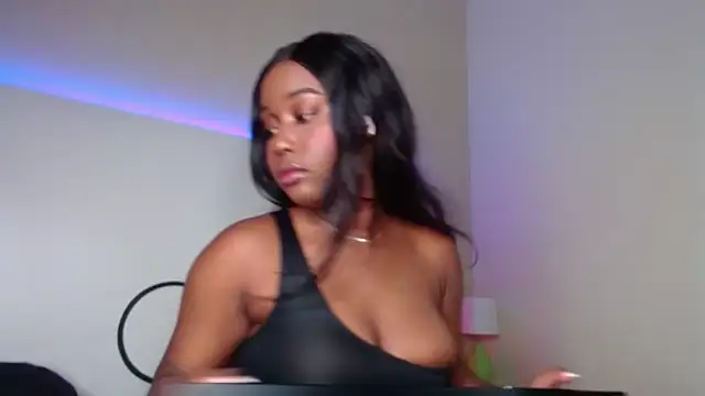 Snapshot of MichaelaCox chatting on 05-28-26, 04:26 MichaelaCox online show from 05-28-26, 04:26