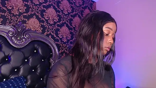 Snapshot of MichaelaCox chatting on 05-29-26, 04:05 MichaelaCox online show from 05-29-26, 04:05