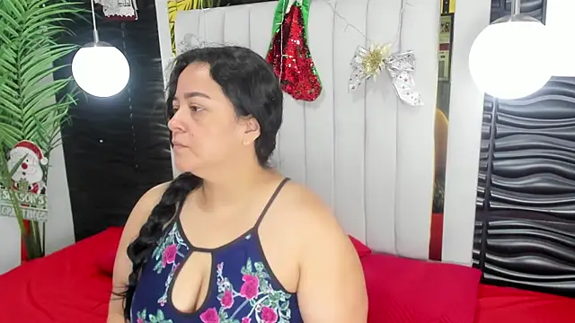 Snapshot of lucia_vonne_ chatting on 12-14-24, 11:29 lucia vonne  online show from 12-14-24, 11:29