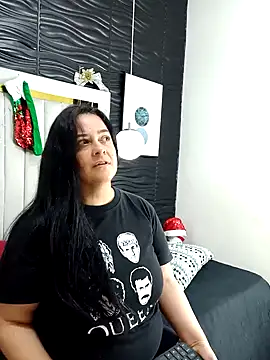 Snapshot of lucia_vonne_ chatting on 12-18-24, 11:34 lucia vonne  online show from 12-18-24, 11:34