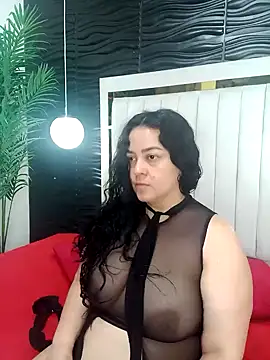 Snapshot of lucia_vonne_ chatting on 01-14-25, 11:10 lucia vonne  online show from 01-14-25, 11:10