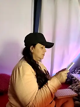 lucia vonne  online show from 04-22-26, 01:52