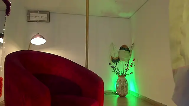 Snapshot of Kat_Art chatting on 12-08-24, 01:02 Kat Art online show from 12-08-24, 01:02