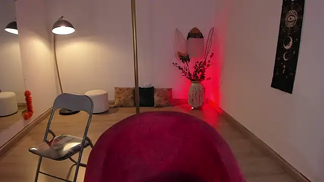 Snapshot of Kat_Art chatting on 01-14-25, 02:08 Kat Art online show from 01-14-25, 02:08