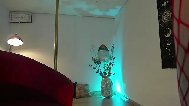 Snapshot of Kat_Art chatting on 01-19-25, 02:25 Kat Art online show from 01-19-25, 02:25