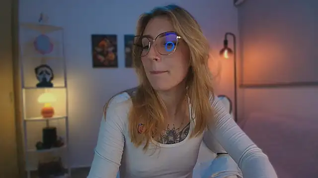 Dakotaa  online show from 10-26-25, 04:51