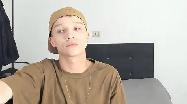 Snapshot of angelcortes chatting on 12-23-24, 10:01 angelcortes online show from 12-23-24, 10:01