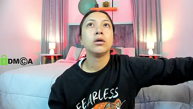 CoralineRicce  online show from 09-10-25, 09:15