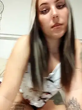 Snapshot of Provocunt chatting on 09-19-25, 04:07 Provocunt online show from 09-19-25, 04:07