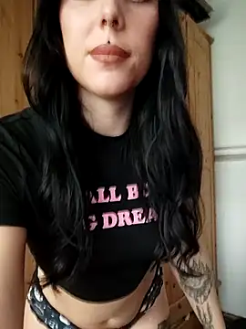 Snapshot of Provocunt chatting on 11-19-25, 12:27 Provocunt online show from 11-19-25, 12:27