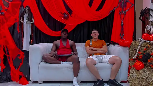 hot  guys  online show from 10-27-25, 07:18