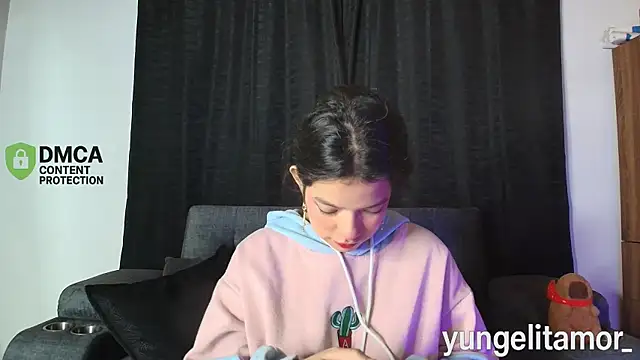 yungelitamor  online show from 09-29-25, 05:01