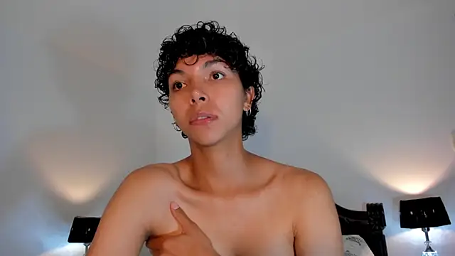 Snapshot of xhenisa_ chatting on 03-13-25, 01:54 xhenisa online show from 03-13-25, 01:54